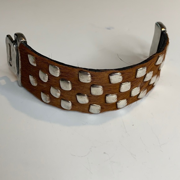 UNOde50 No Taint genuine calf hair cuff bracelet - Picture 6 of 8